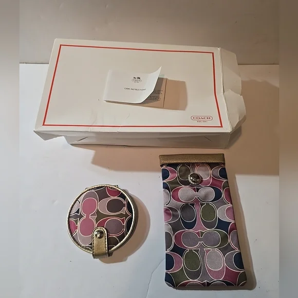 Coach Gallery Scarf Print Sunglass Case + Double Foldable Mirror Set - Picture 9 of 9